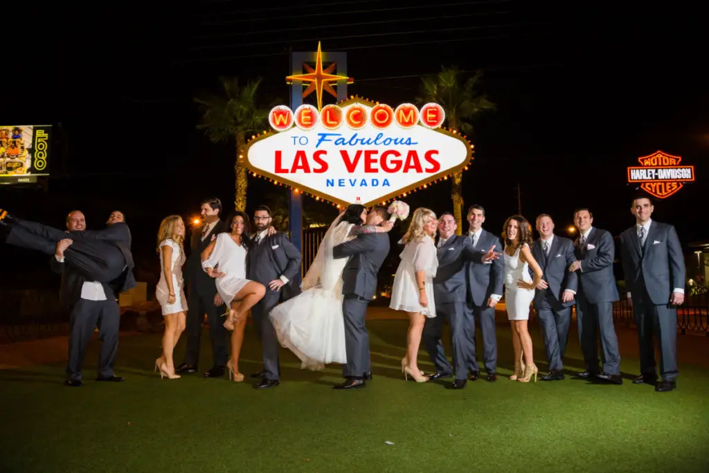 how-to-get-married-in-las-vegas-7-steps-to-getting-hitched-feelingvegas