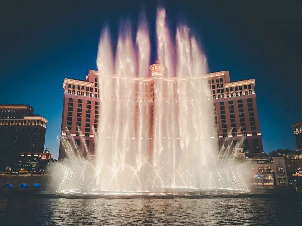 The Fountains of Bellagio Las Vegas (Free Image!) - FeelingVegas